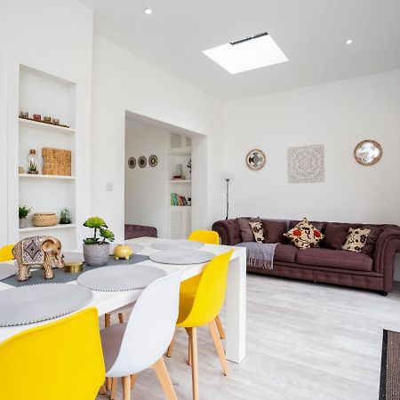 Large Modern Family Home Windsor Ngoại thất bức ảnh