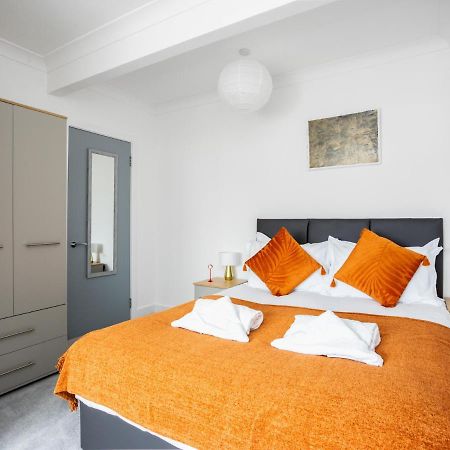 Large Modern Family Home Windsor Ngoại thất bức ảnh