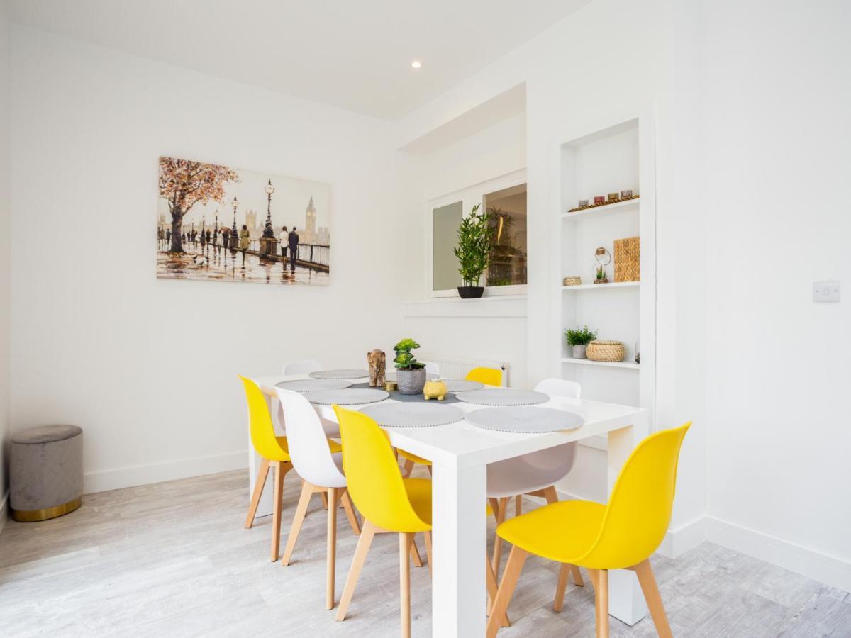 Large Modern Family Home Windsor Ngoại thất bức ảnh