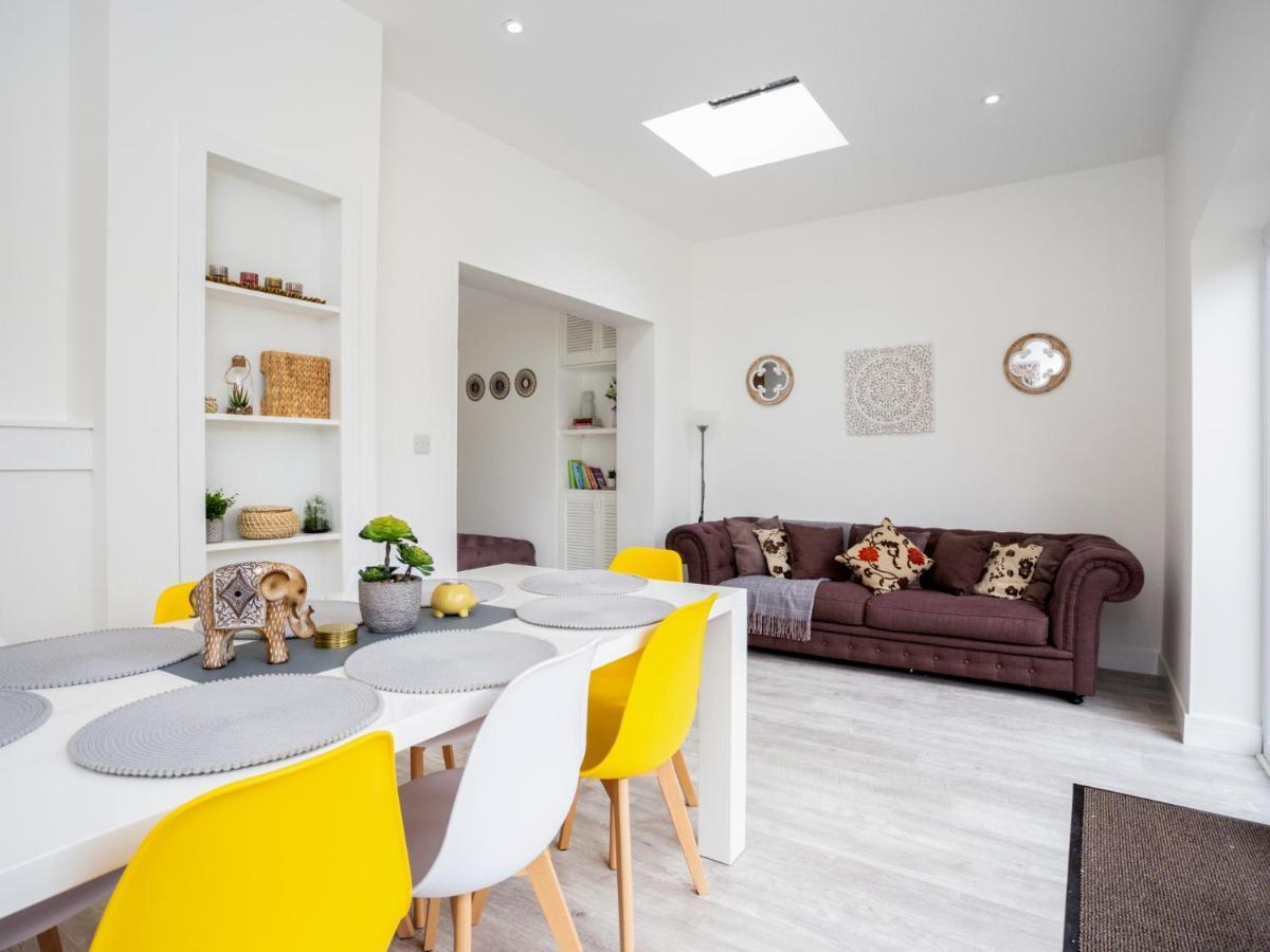 Large Modern Family Home Windsor Ngoại thất bức ảnh