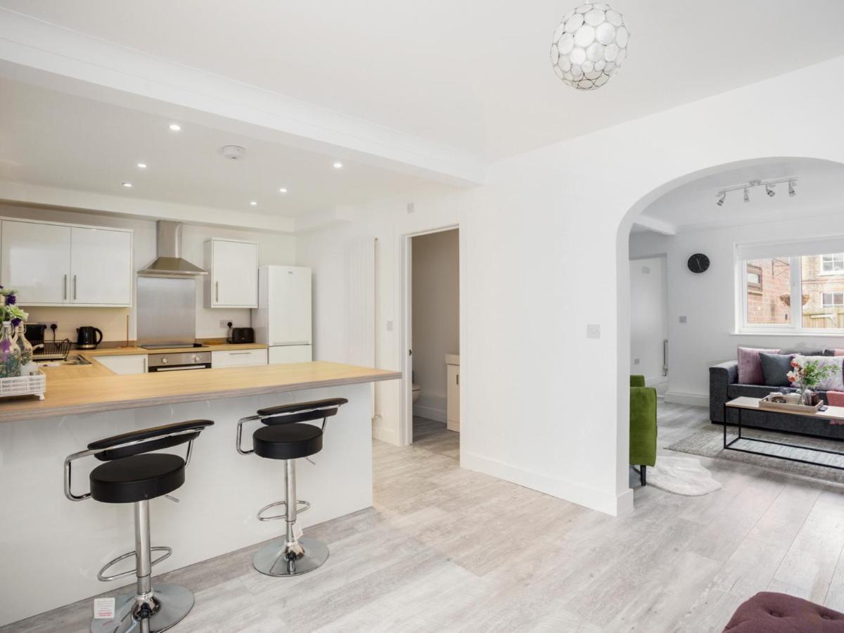 Large Modern Family Home Windsor Ngoại thất bức ảnh