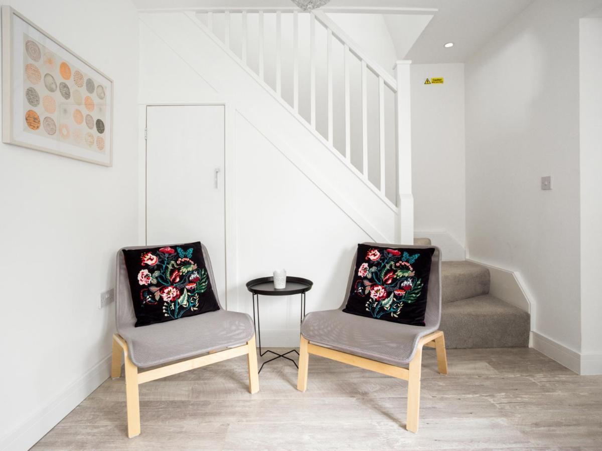 Large Modern Family Home Windsor Ngoại thất bức ảnh
