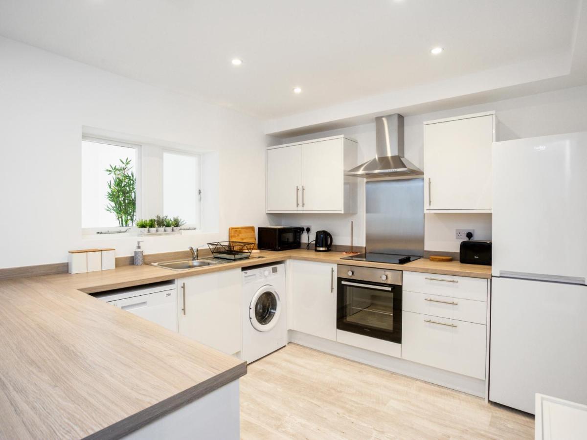 Large Modern Family Home Windsor Ngoại thất bức ảnh