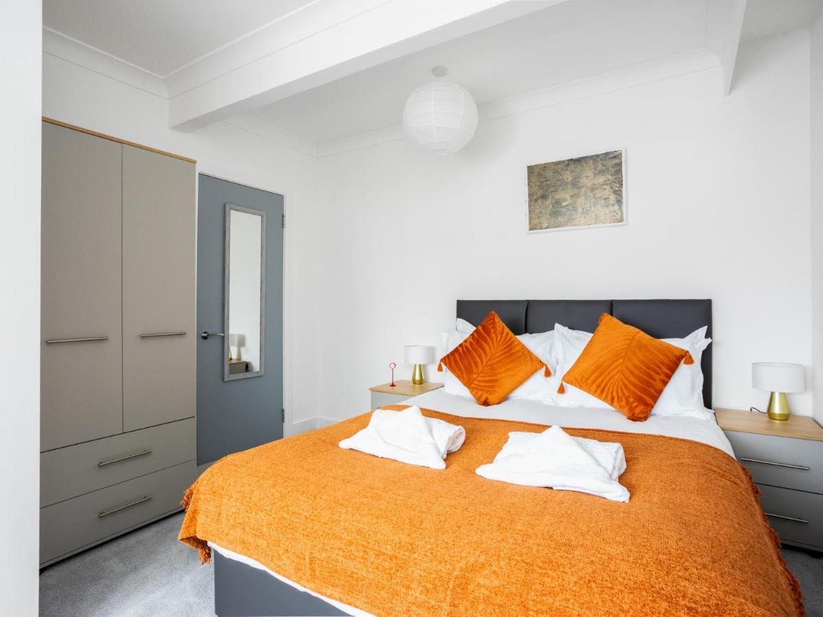 Large Modern Family Home Windsor Ngoại thất bức ảnh